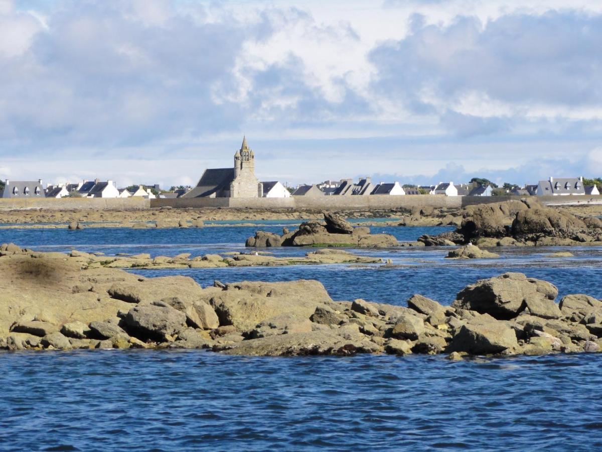 Les Volets Bleus Bed & Breakfast *
